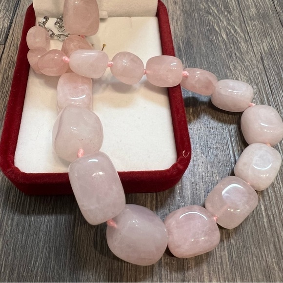 Women’s Natural Rose Quartz Crystals Necklace 20” - Picture 6 of 9